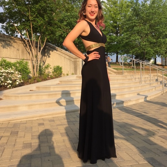 Black and Gold prom dress - Picture 3 of 8